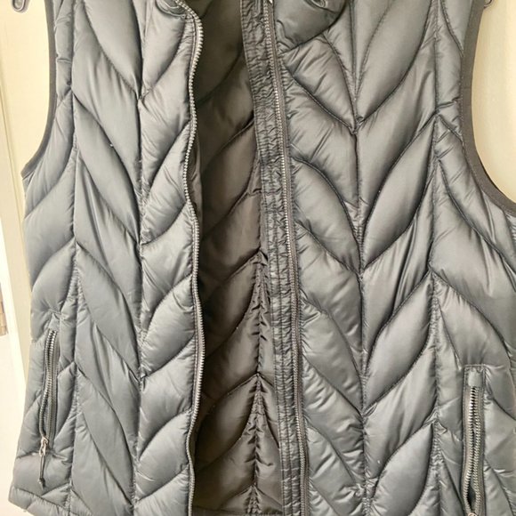 Eddie Bauer Down Puffer Vest in Black [M] - Picture 4 of 7